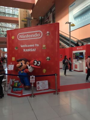 イミグレから外に出ると、日本の顔?マリオさん。 イミグレから外に出ると、日本の顔?マリオさん。