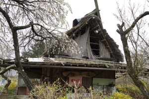 既にあばら屋な雰囲気。